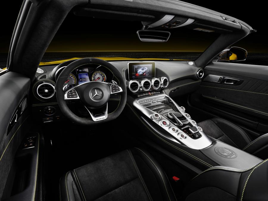 Интерьер Mercedes-AMG GT S Roadster (R190) 2018 года  (WW) (фото 6 из 11)